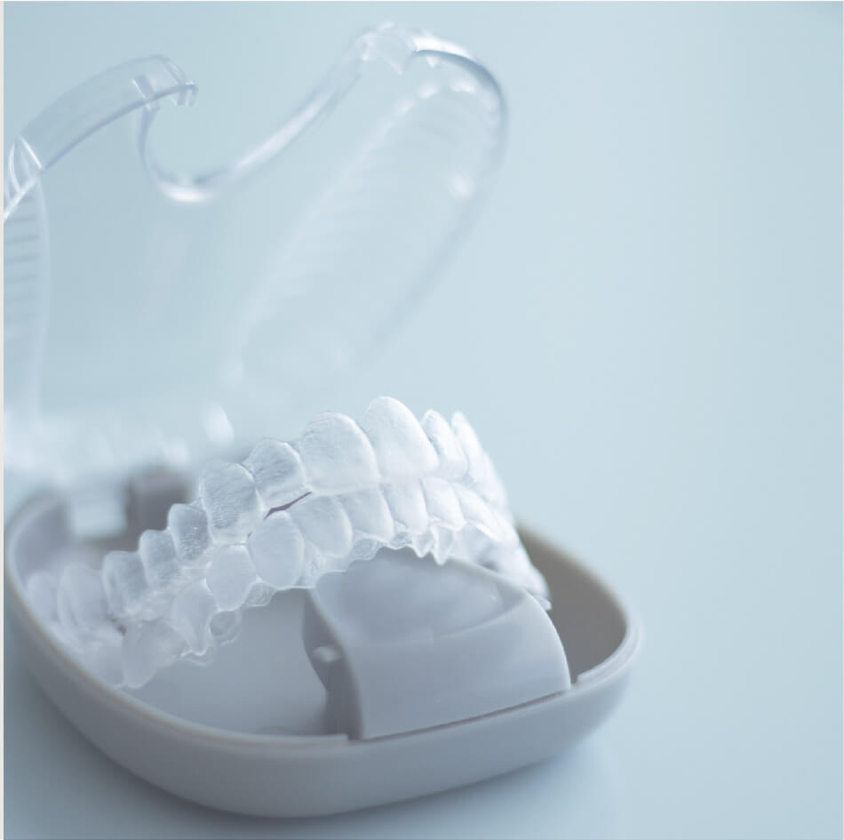 WHY CHOOSE THE ORACARE DENTAL CENTER  AS YOUR INVISALIGN MONTREAL DENTIST?